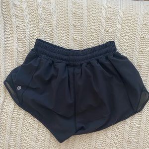 Lululemon Hotty Hot Shorts 2.5 inseam